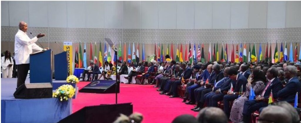 الرئيس موسيفيني: البنك الدولي يسارع إلى تمويل  الندوات بدلا من الزراعة والسكك الحديدية